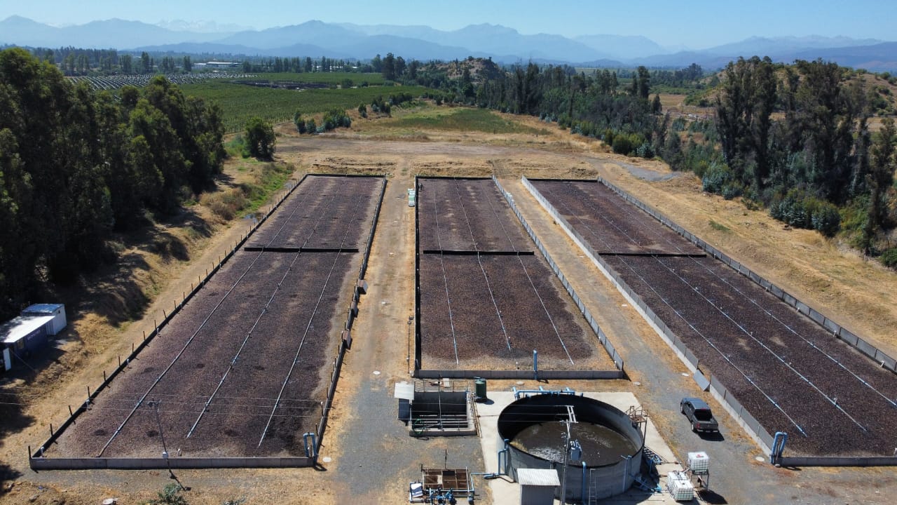 Vue aérienne d'une installation BIDA sur un site agro-industriel