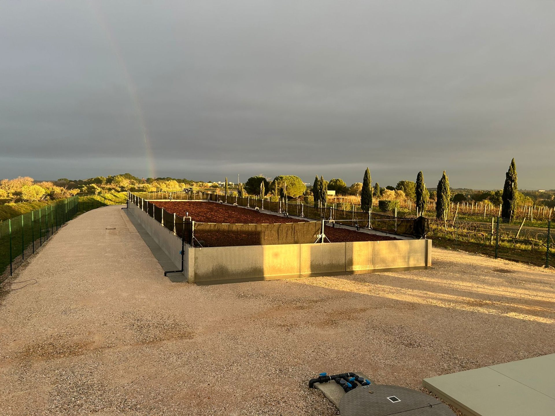 Vue de l'installation BIDA au Domaine Lafage, traitement des effluents vinicoles